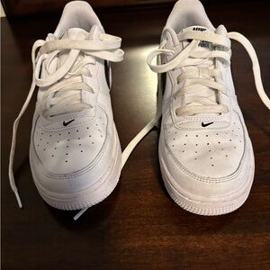 Boys size 5.5 Nike sneakers
